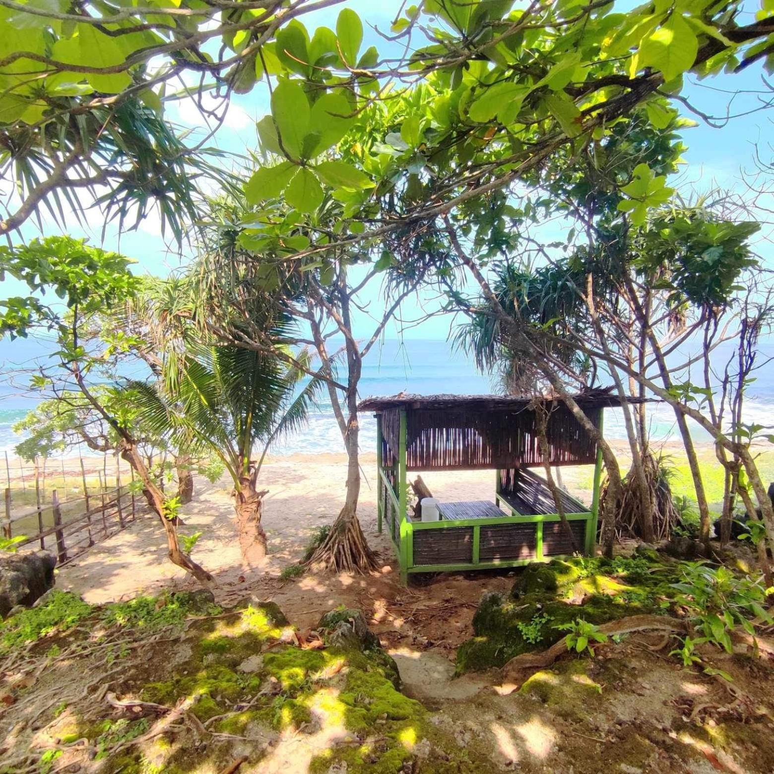 Bungalow In Holidays Beach Resort Bolinao Exterior photo